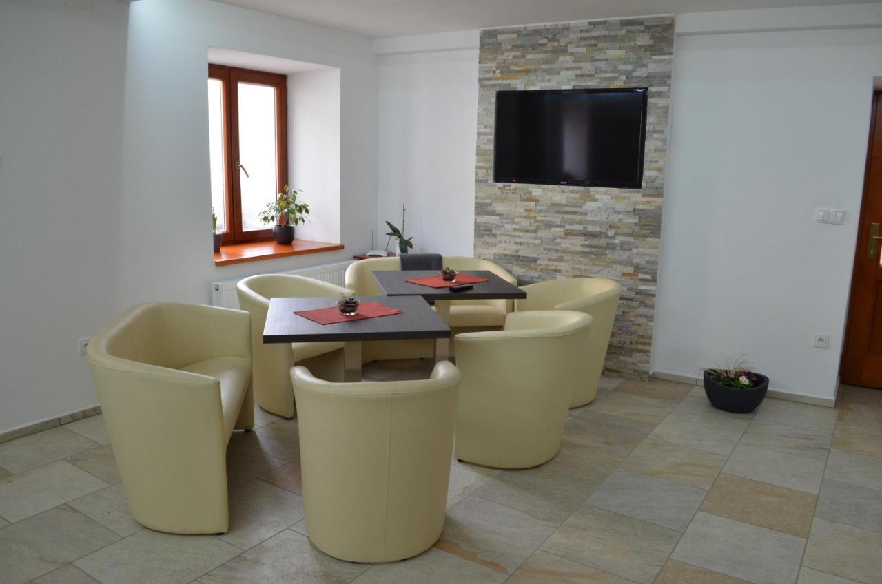 Apartmany Pod Namestim Telc Bagian luar foto