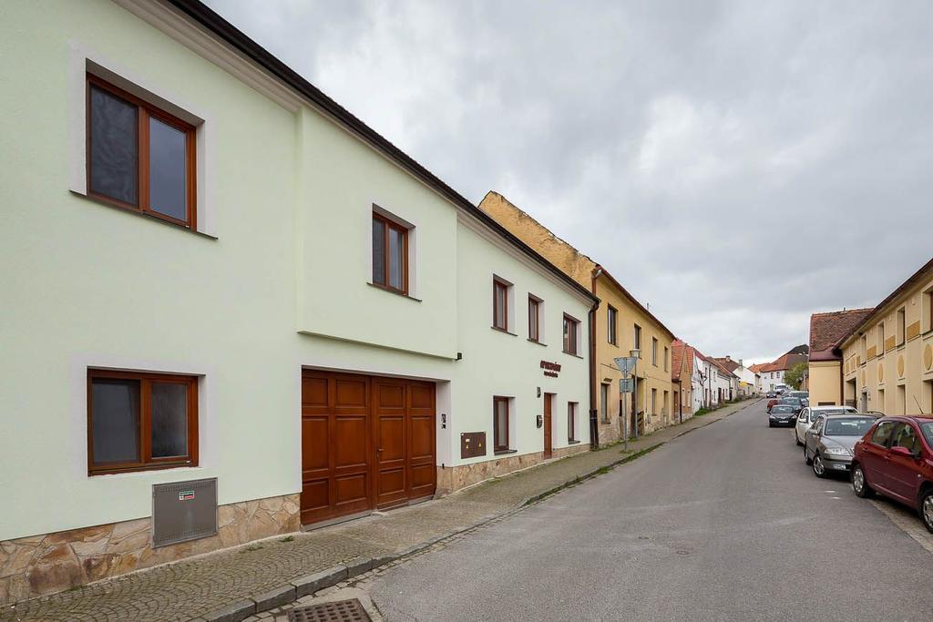 Apartmany Pod Namestim Telc Bagian luar foto