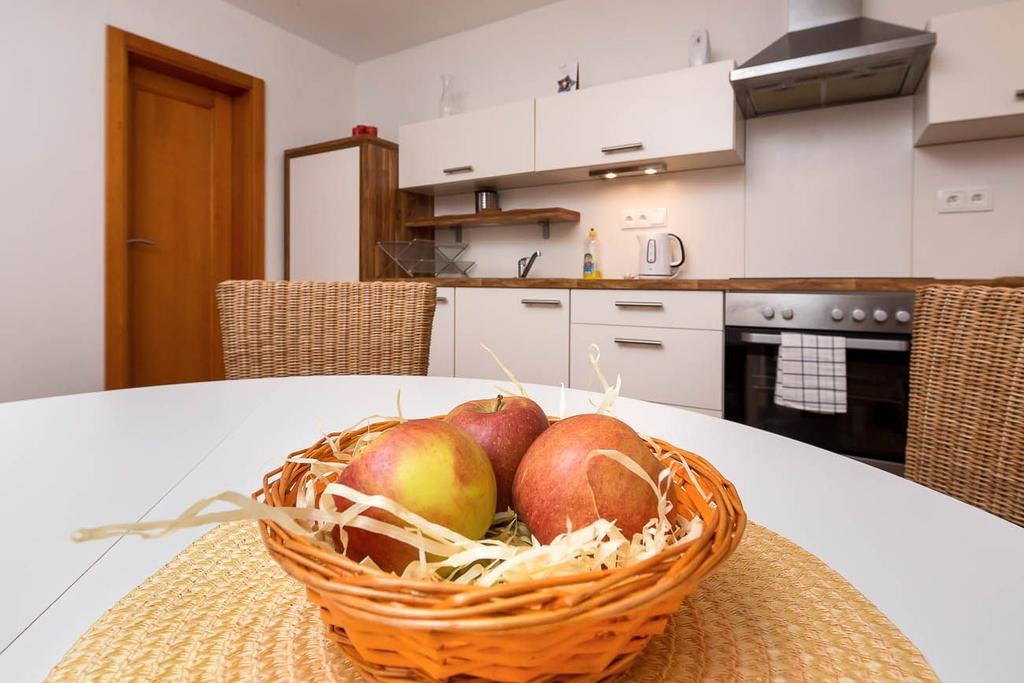 Apartmany Pod Namestim Telc Bagian luar foto