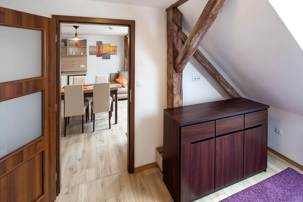 Apartmany Pod Namestim Telc Bagian luar foto