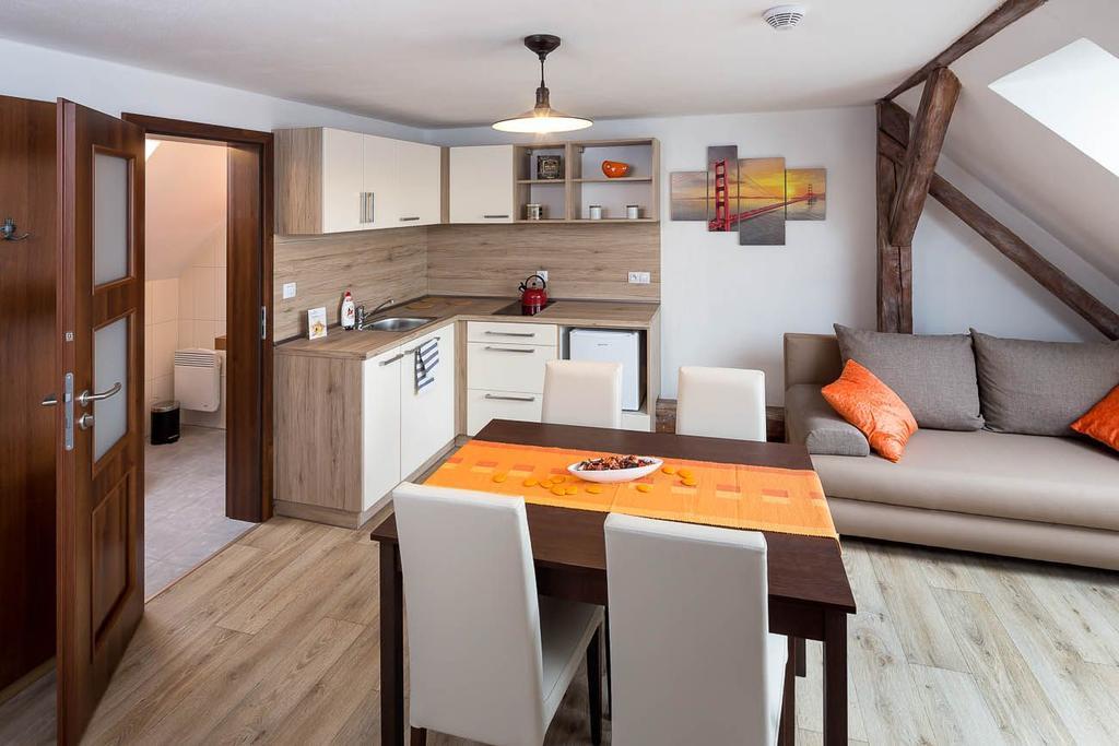 Apartmany Pod Namestim Telc Bagian luar foto