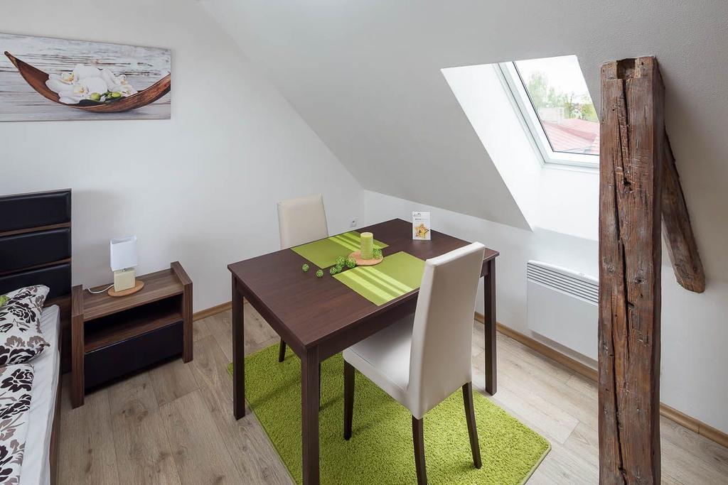 Apartmany Pod Namestim Telc Bagian luar foto